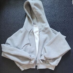 Fashionable Cropped Gray Zip-Up Hoodie